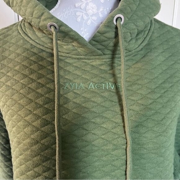 ZYIA Sage Quilted Hoodie - Picture 4 of 6
